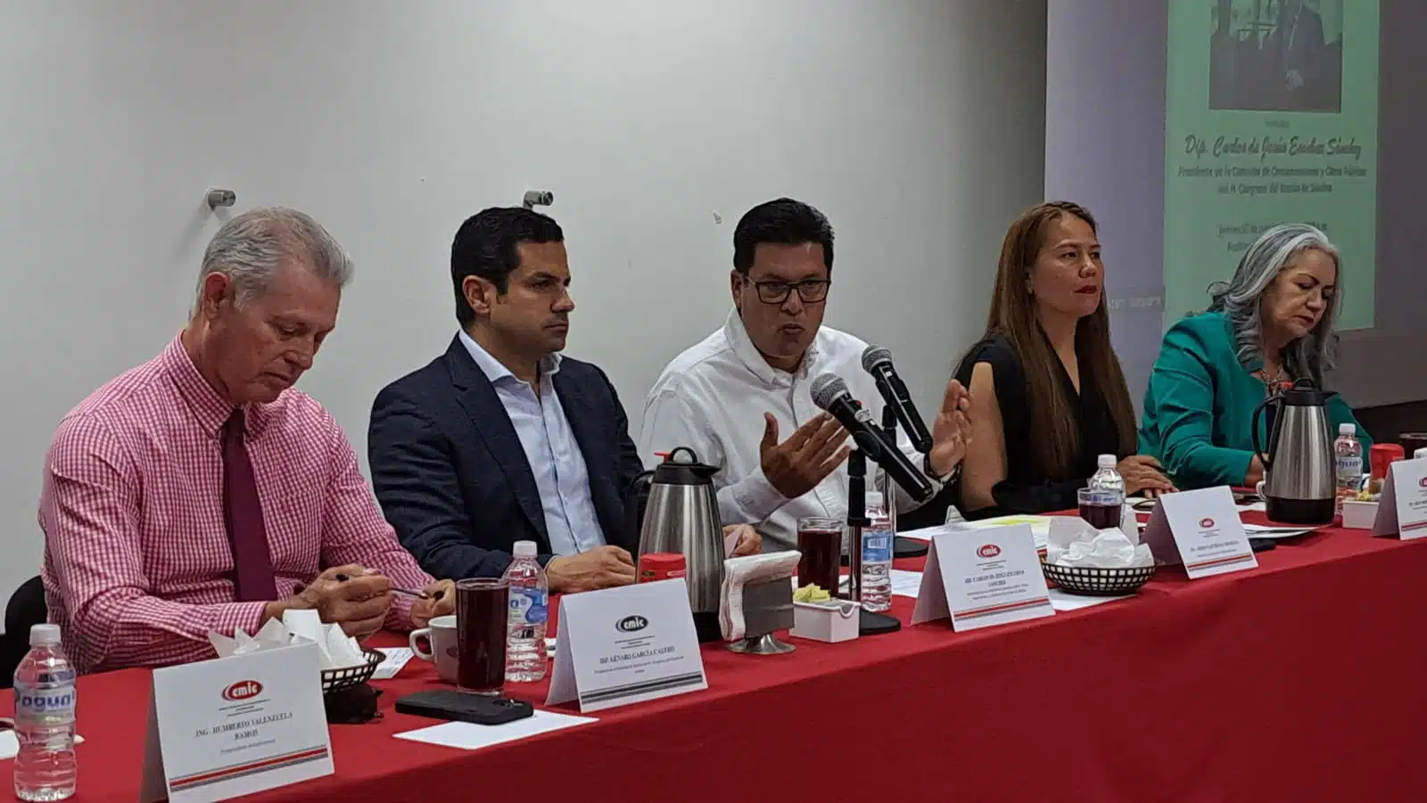 Constructores de Culiacán se reúnen con diputados para pedir reformar la Ley de Obras Públicas