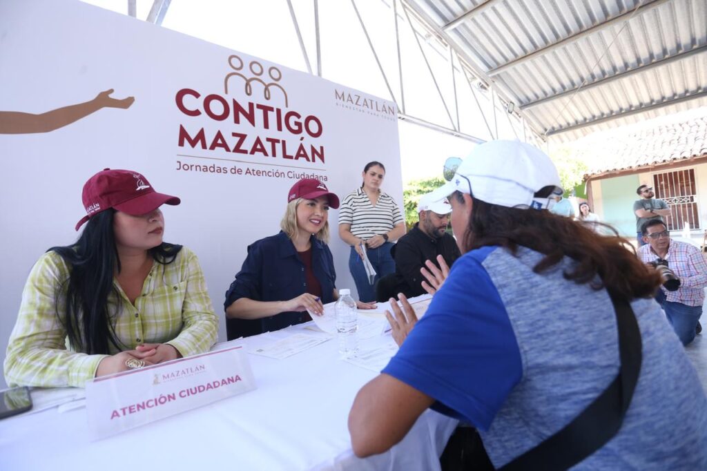 Estrella Palacios Domínguez en visita a Siqueros