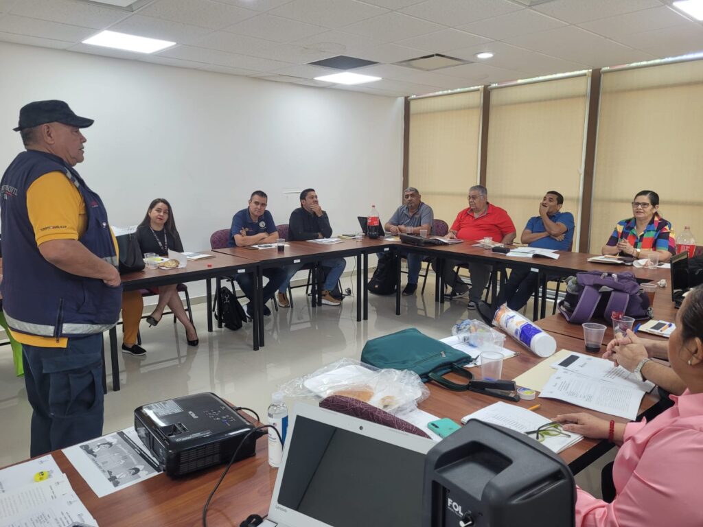 Capacitación a maestros de telesecundarias de comunidades rurales por parte de la Coordinación Municipal de Protección Civil de Elota.