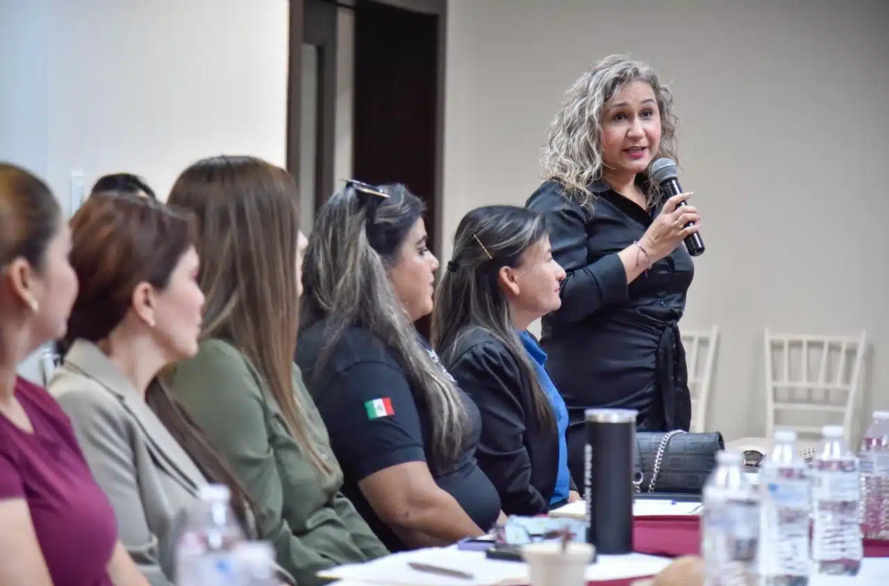 Encuentro en el que se creó el Grupo Municipal para la Prevención del Embarazo Adolescente (Gumpea) por parte de Semujeres.