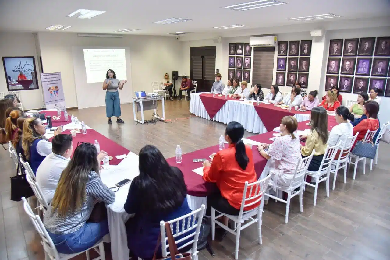 Encuentro en el que se creó el Grupo Municipal para la Prevención del Embarazo Adolescente (Gumpea) por parte de Semujeres.