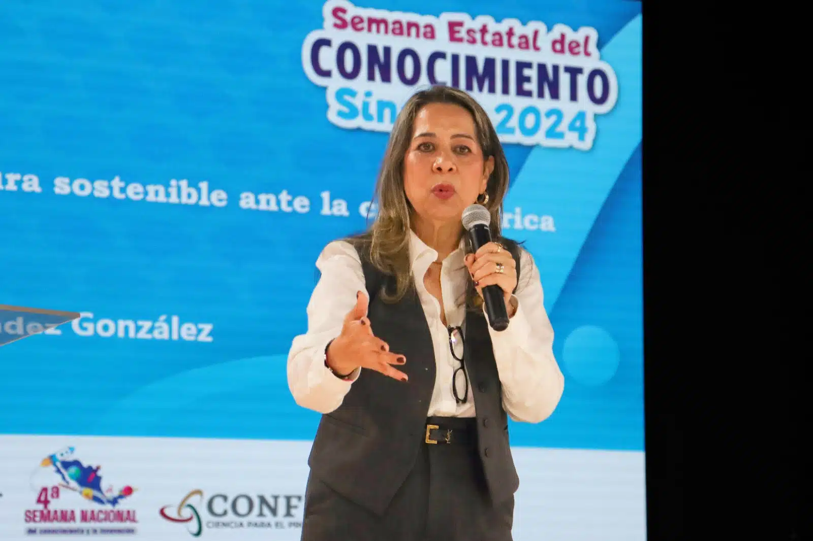 Crisantema Hernández González, ganadora del Premio al Mérito Científico “Dr. César Abelino Ordorica Falomir” 2024