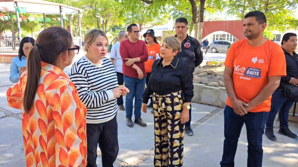 DIF entrega apoyos a niños de comunidades de Guasave