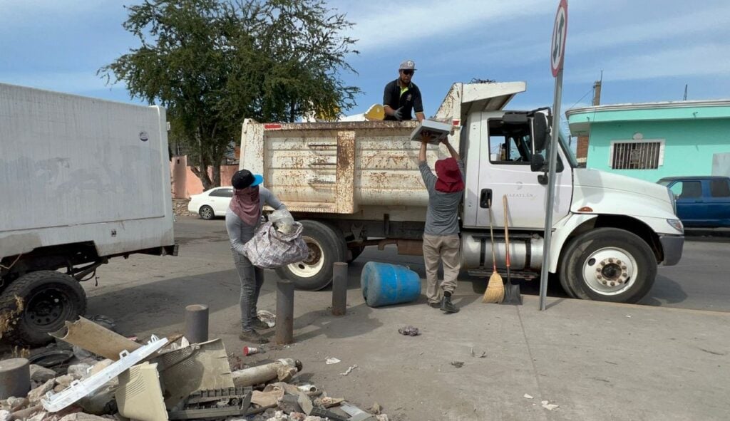 Descacharrización de criaderos del mosco dengue