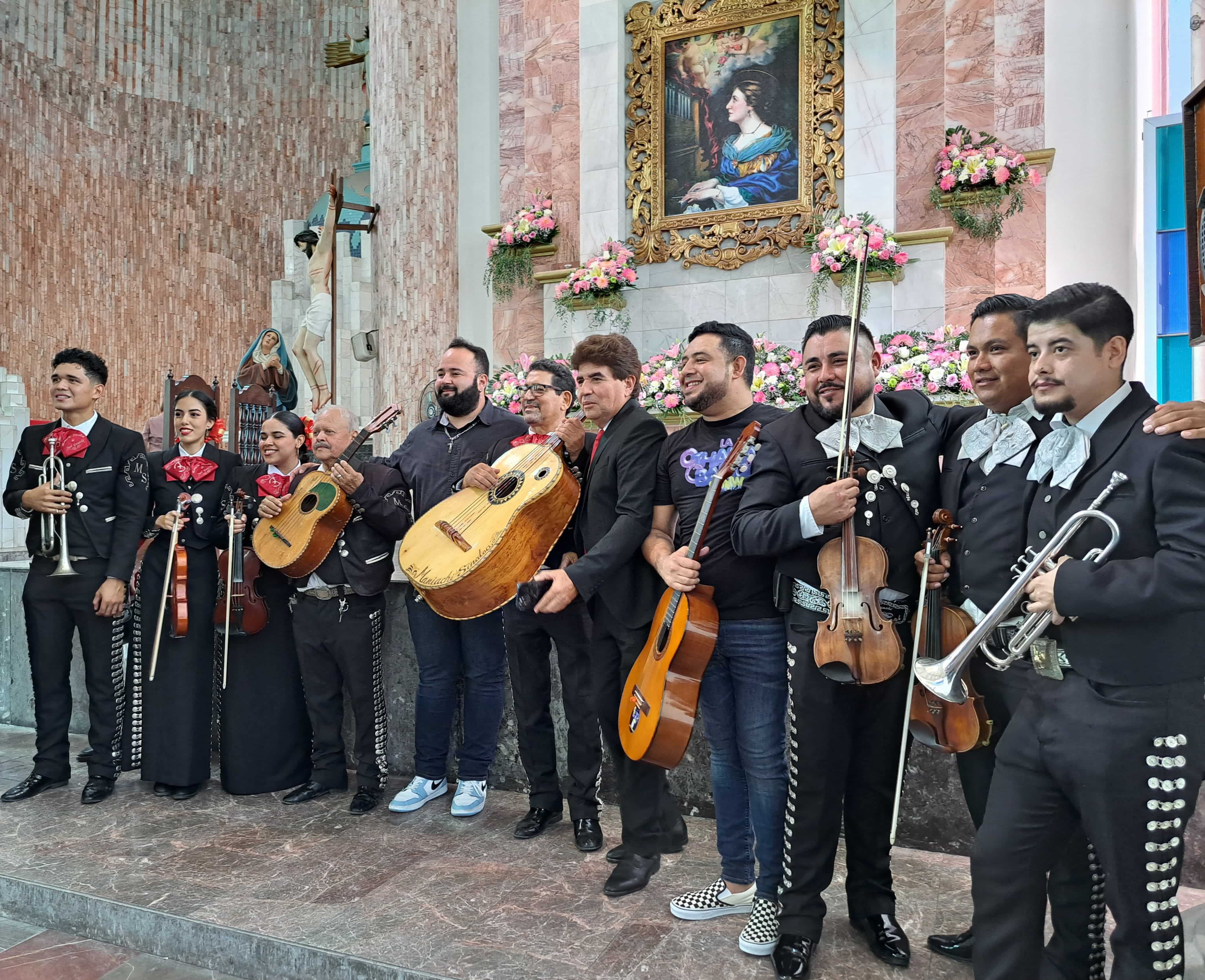 Músicos de Mazatlán celebran el Día de Santa Cecilia.