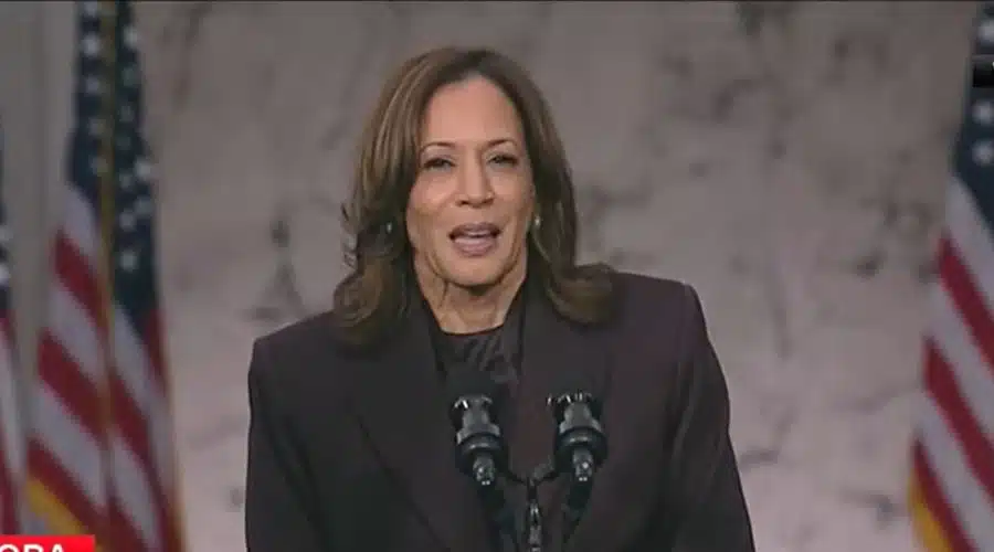 Kamala Harris durante su discurso de despedida