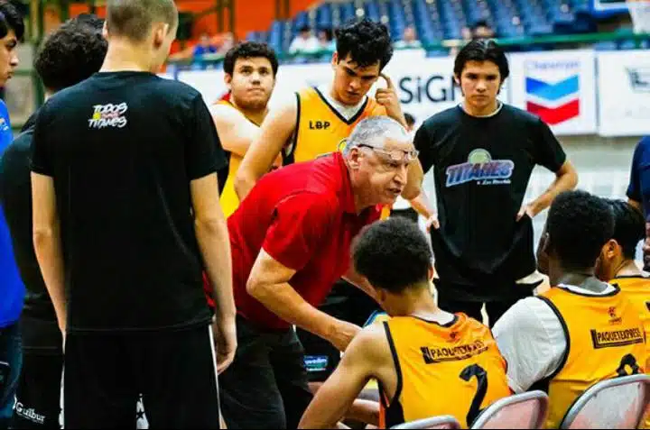 El coach Marcelo Elusich al frente de Titanes de Los Mochis