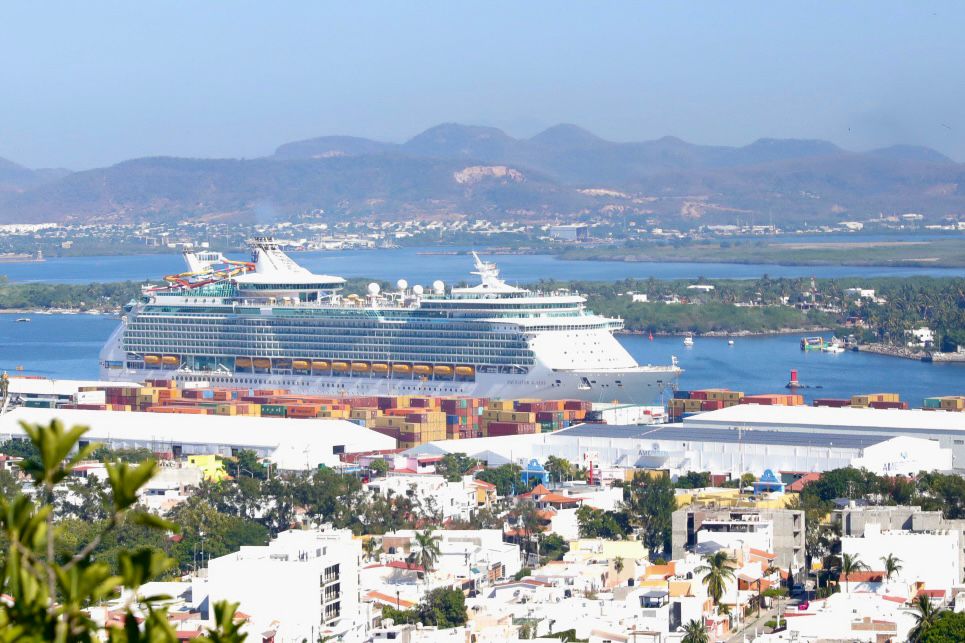 El crucero Navigator of the Seas llega a Mazatlán