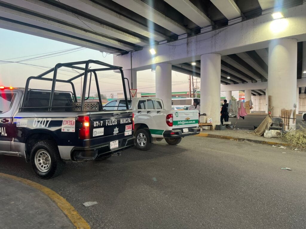 Elementos de Seguridad Pública rescatan a hombre en situación de calle en Culiacán