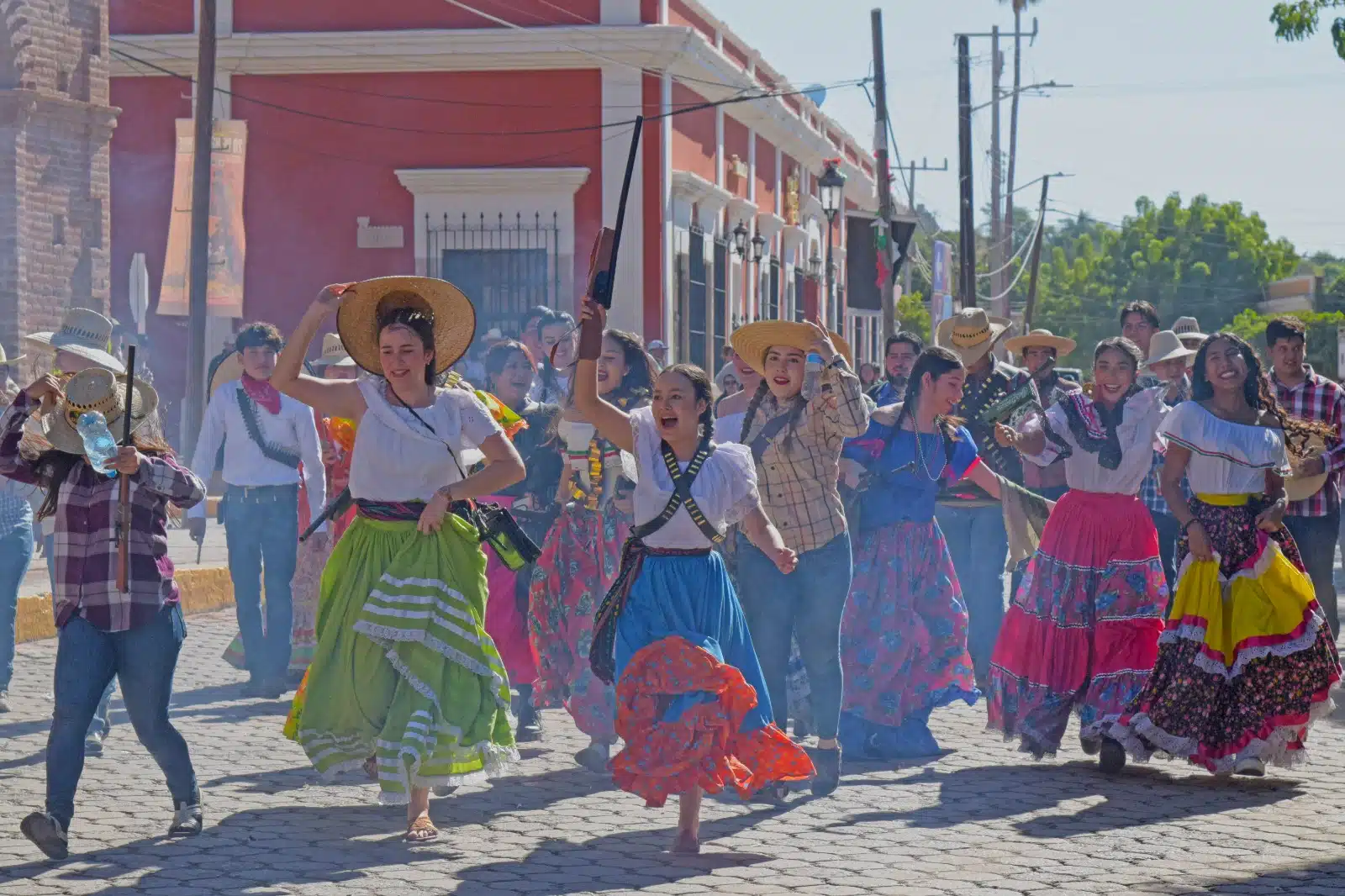 En el pueblo mágico también se realizó el tradicional desfile por el 114 aniversario de la Revolución Mexicana