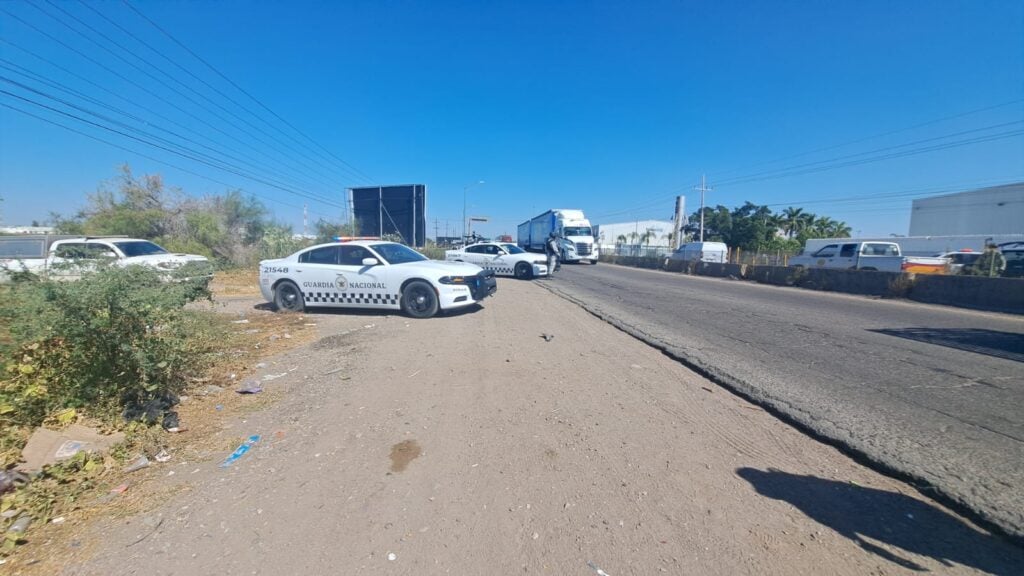 Encuentran a un hombre sin vida entre el monte cerca del trébol de El Diez, Culiacán