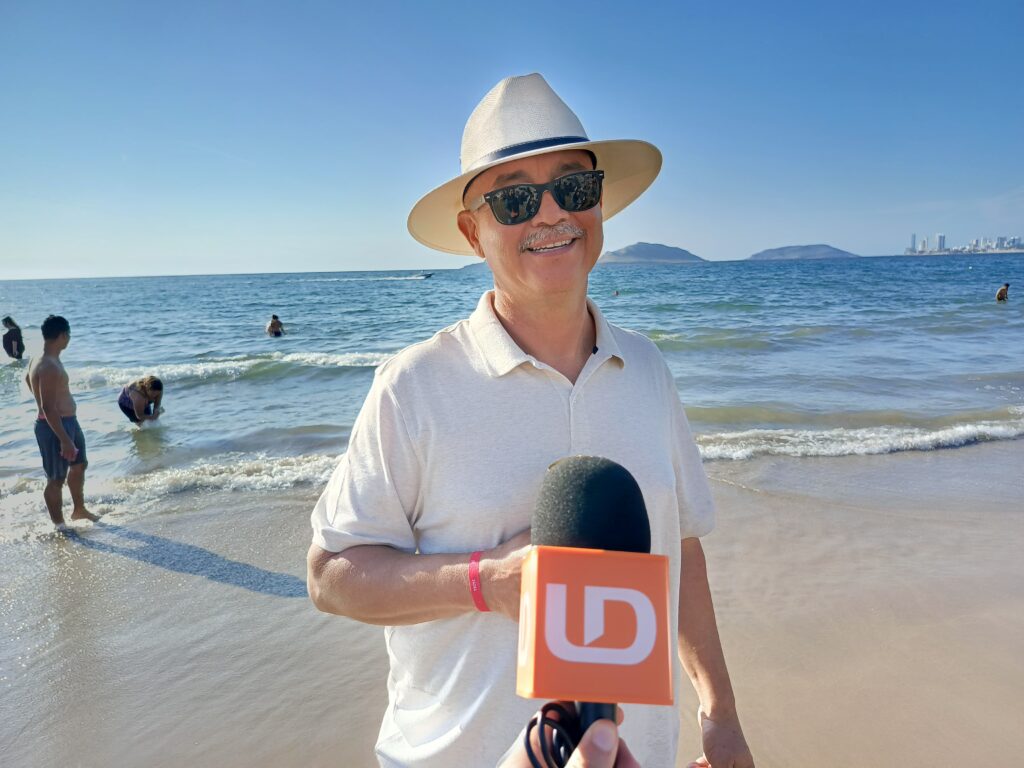 Entrevista de Línea Directa a un turista en la playa de Mazatlán