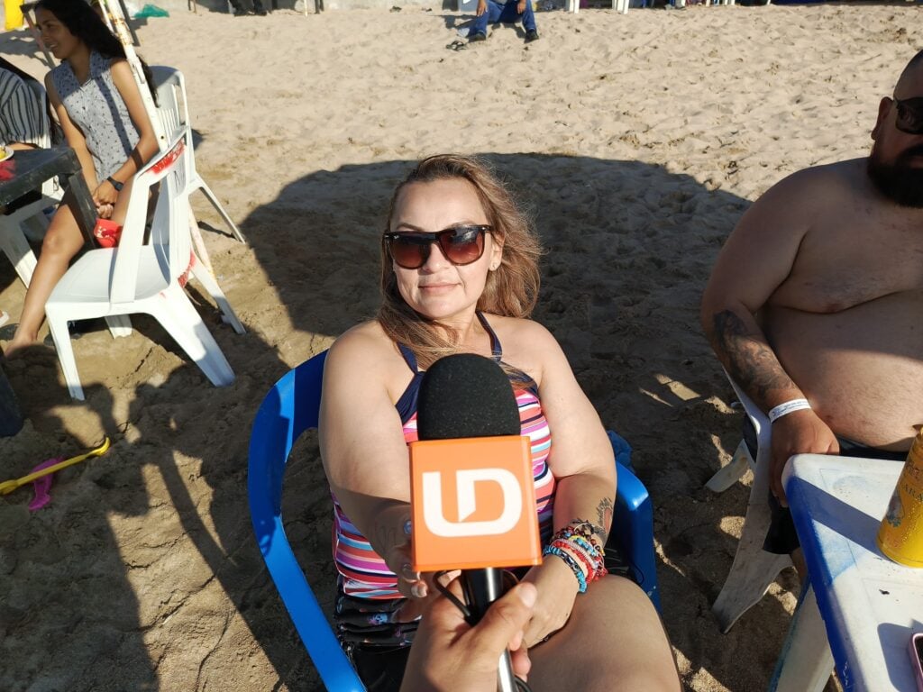 Entrevista de Línea Directa a un turista en la playa de Mazatlán