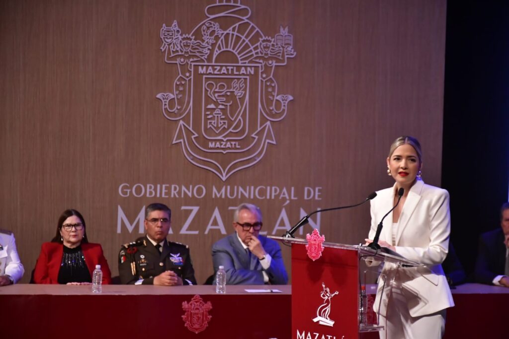 Estrella Palacios en la "Toma de Protesta Ciudadana".