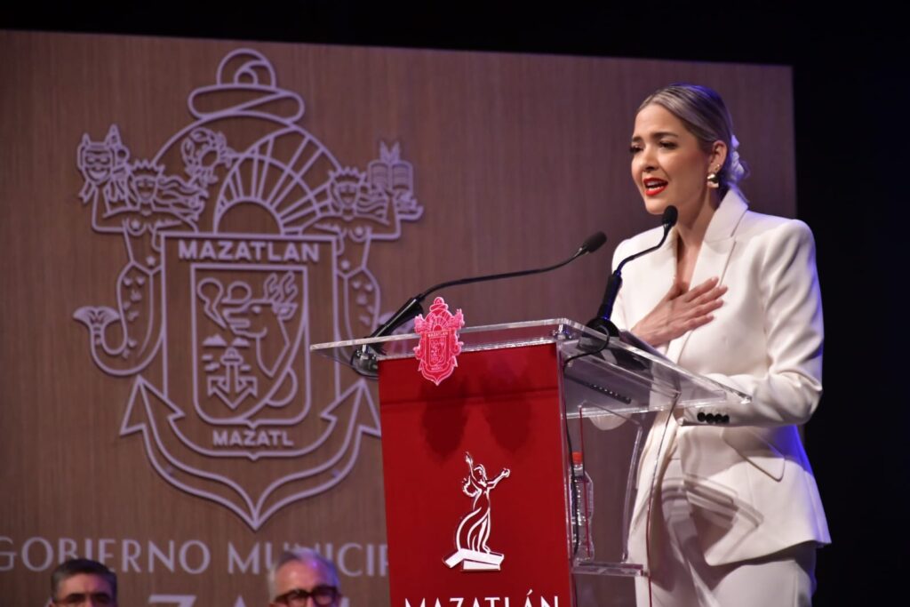 Estrella Palacios en la "Toma de Protesta Ciudadana".