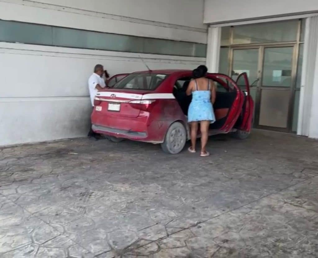 Exhiben a guardias de un hospital de Cancún tras negar atención a estudiantes intoxicadas