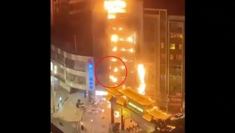 Fuerte incendio en un edificio en China