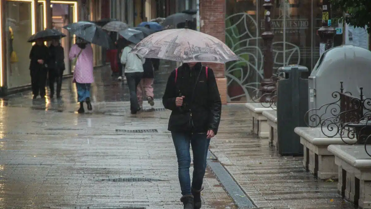 Fuertes lluvias y descenso de temperaturas en 13 estados de México este martes ll