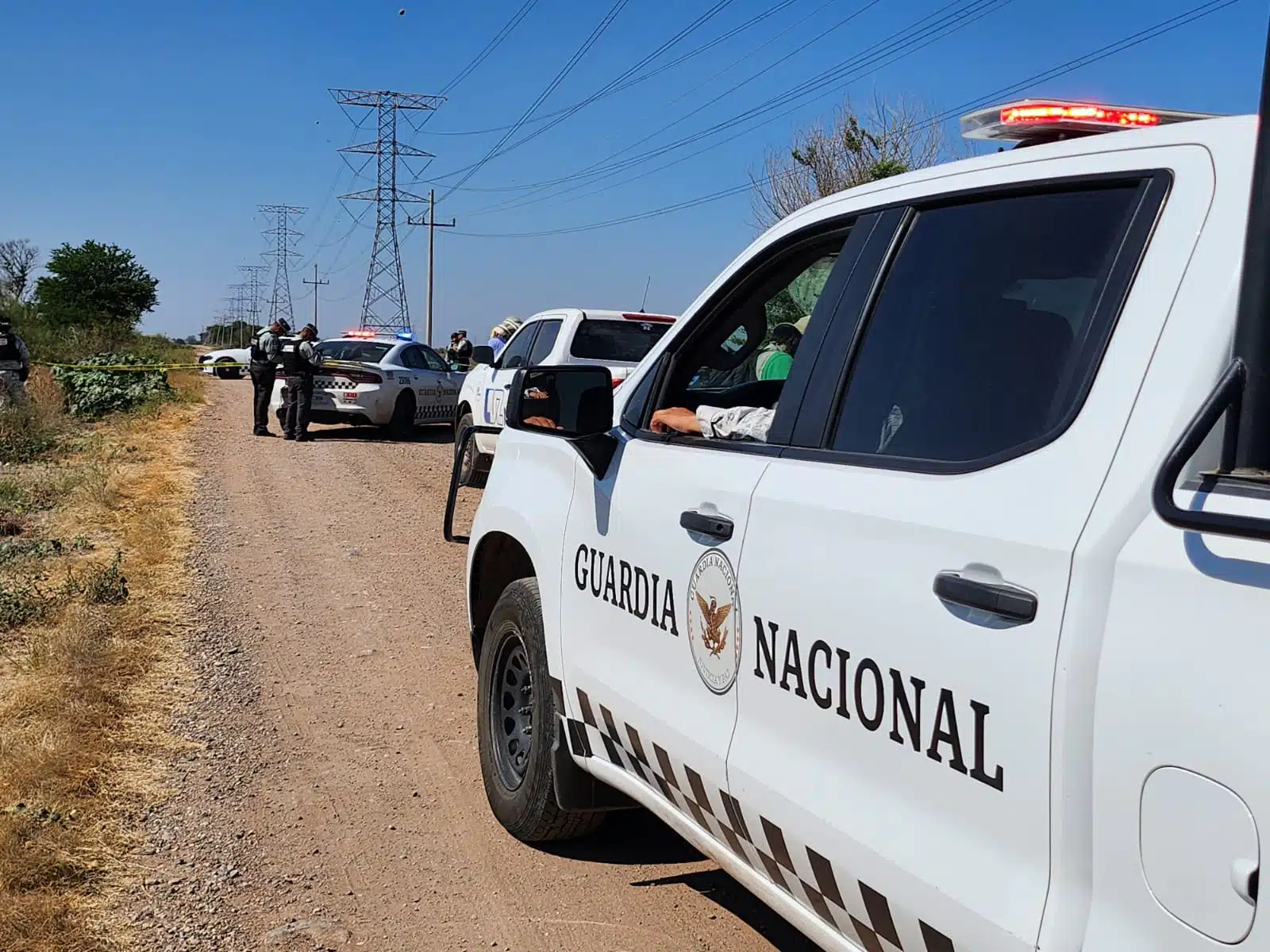 Localizan cadáver de persona encobijada