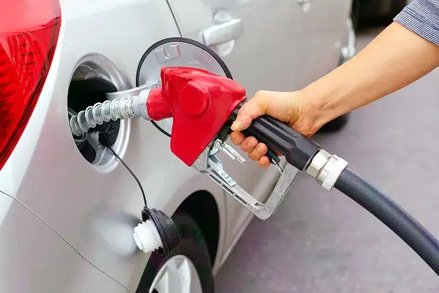 ¡Saca cuentas antes de llenar el tanque! Esto cuesta el litro de gasolina este 17 de noviembre