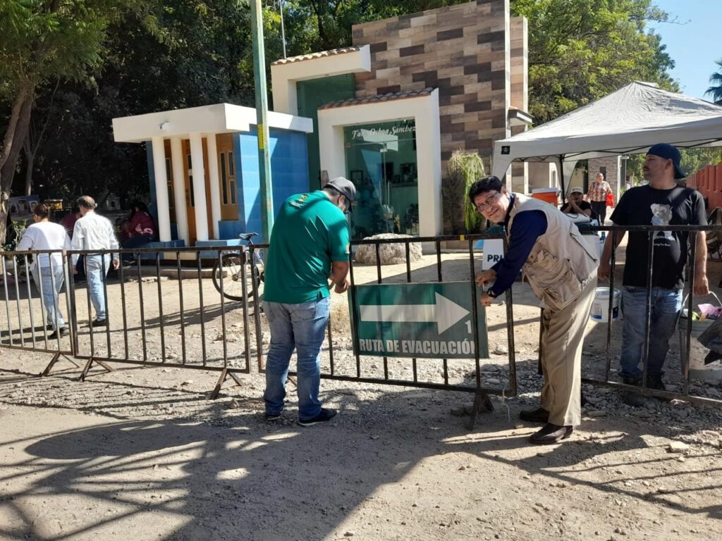 Gran afluencia de visitantes en panteones de Culiacán