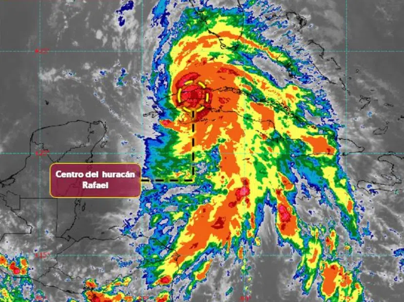 Huracán “Rafael” se degrada a categoría 2; sigue su paso por el oeste de Cuba