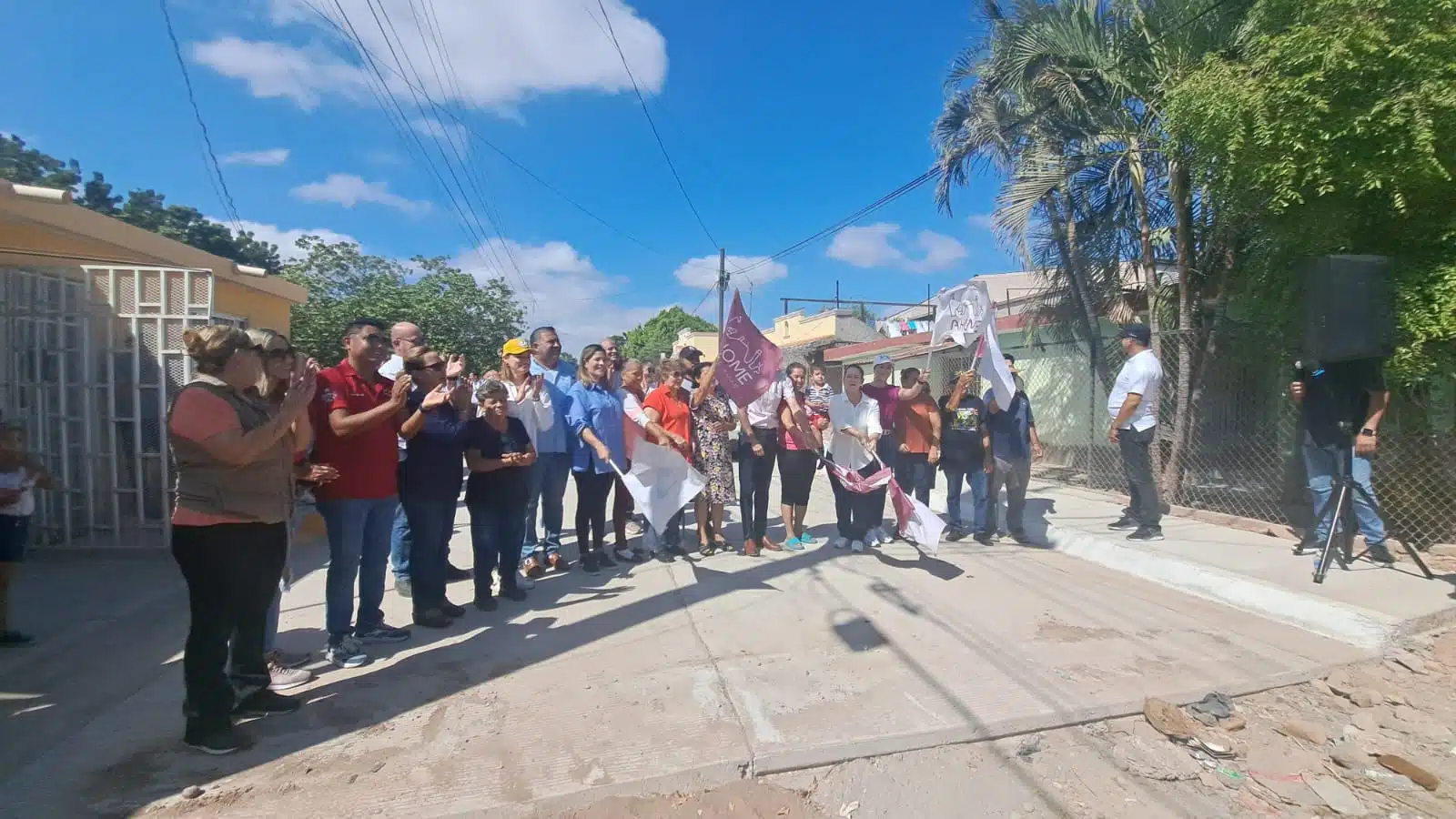 Gerardo Vargas inaugura pavimentación en calle del ejido México