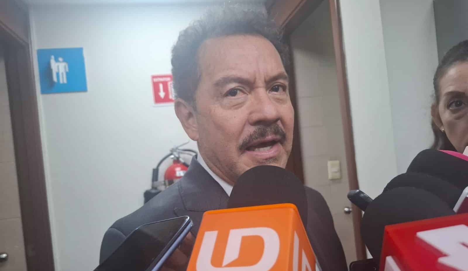 Ignacio Mier Velazco con medios de prensa