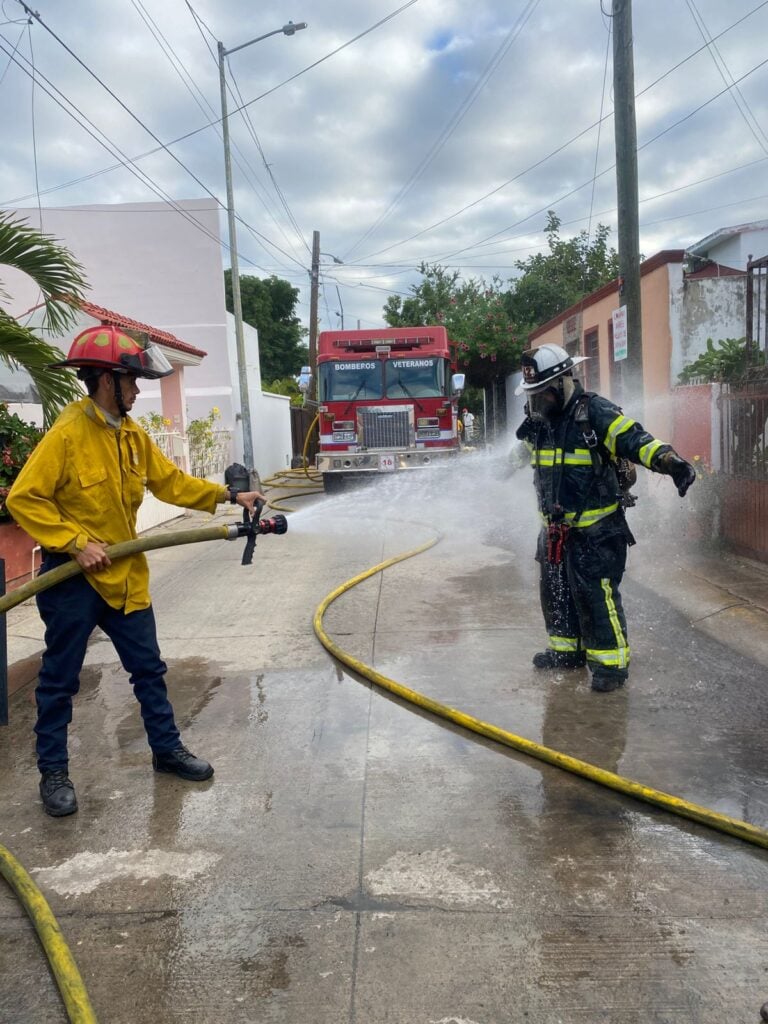 Incendio deja daños materiales en una vivienda en Mazatlán