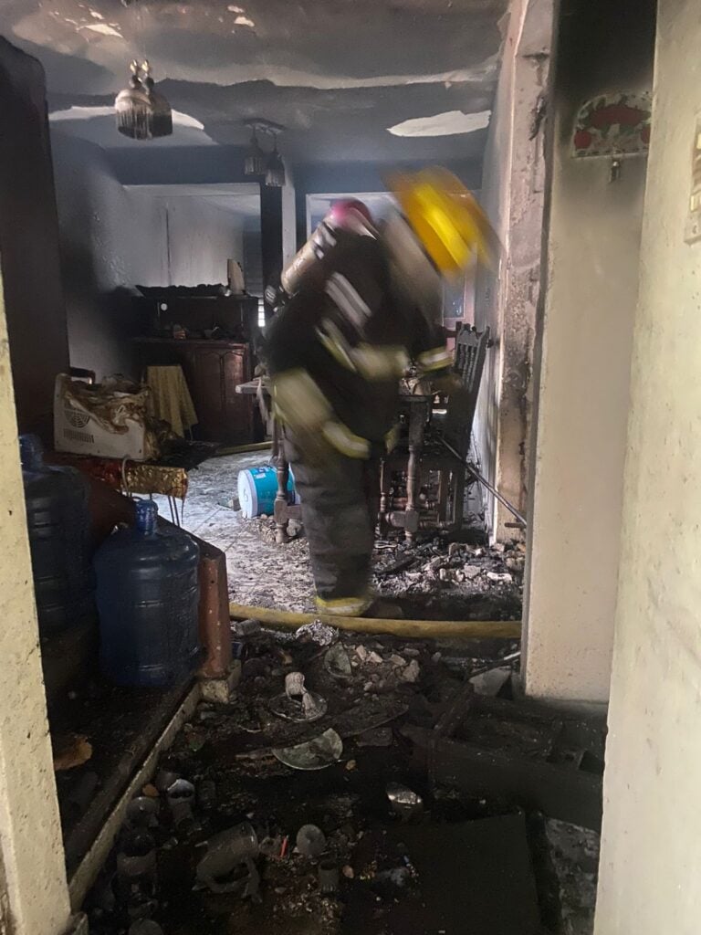 Incendio deja daños materiales en una vivienda en Mazatlán