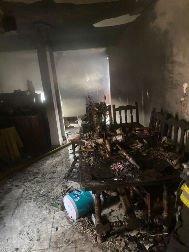 Incendio deja daños materiales en una vivienda en Mazatlán