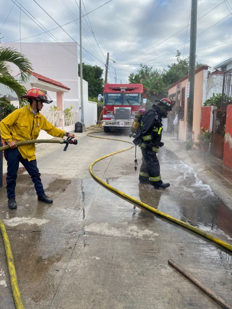 Incendio deja daños materiales en una vivienda en Mazatlán