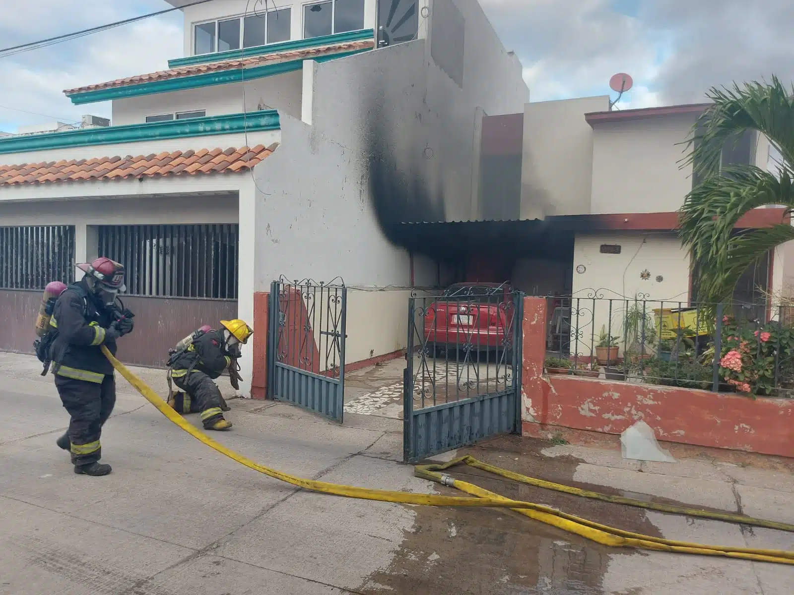 Incendio deja daños materiales en una vivienda en Mazatlán