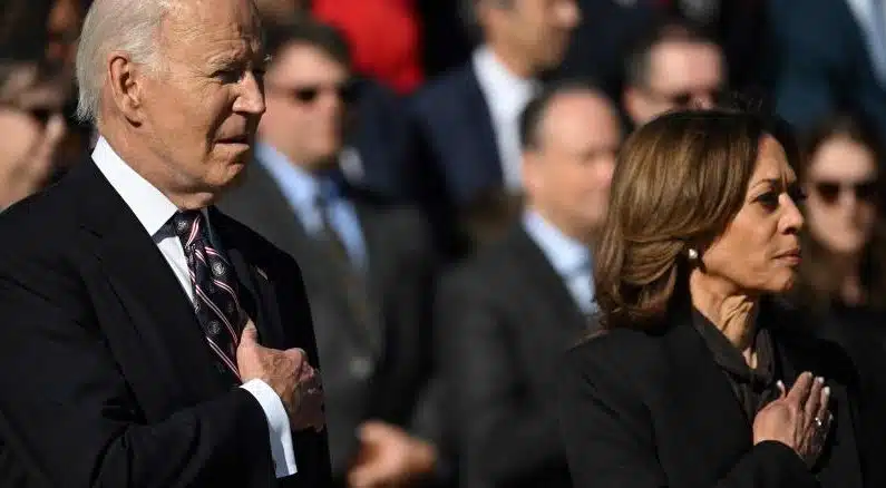 Joe Biden y Kamala Harris en el Cementerio Nacional de Arlington