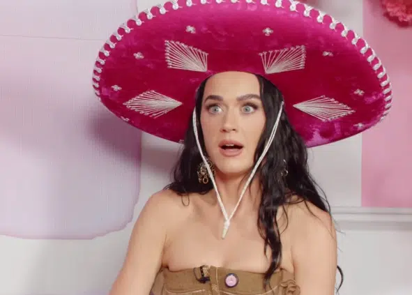 VIDEO: Así fue la reacción de Katy Perry al ser sorprendida por mujeres mariachis en 