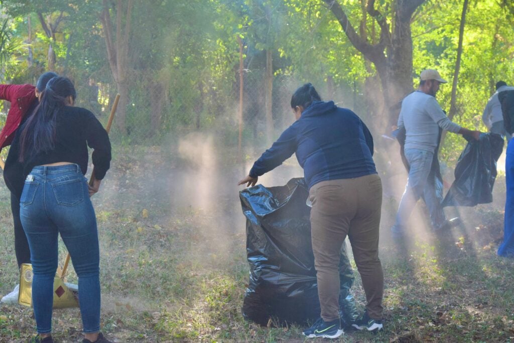 Jornada de limpieza en espacios educativos para reducir la reproducción del mosco transmisor del dengue