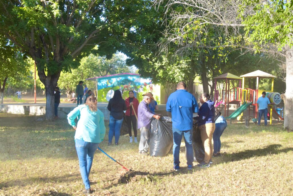 Jornada de limpieza en espacios educativos para reducir la reproducción del mosco transmisor del dengue