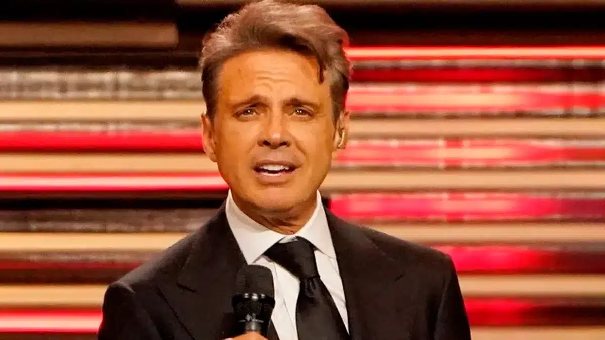 Luis Miguel contacta a familiares de Silvia Pinal, la bisabuela de su hija Michelle Salas