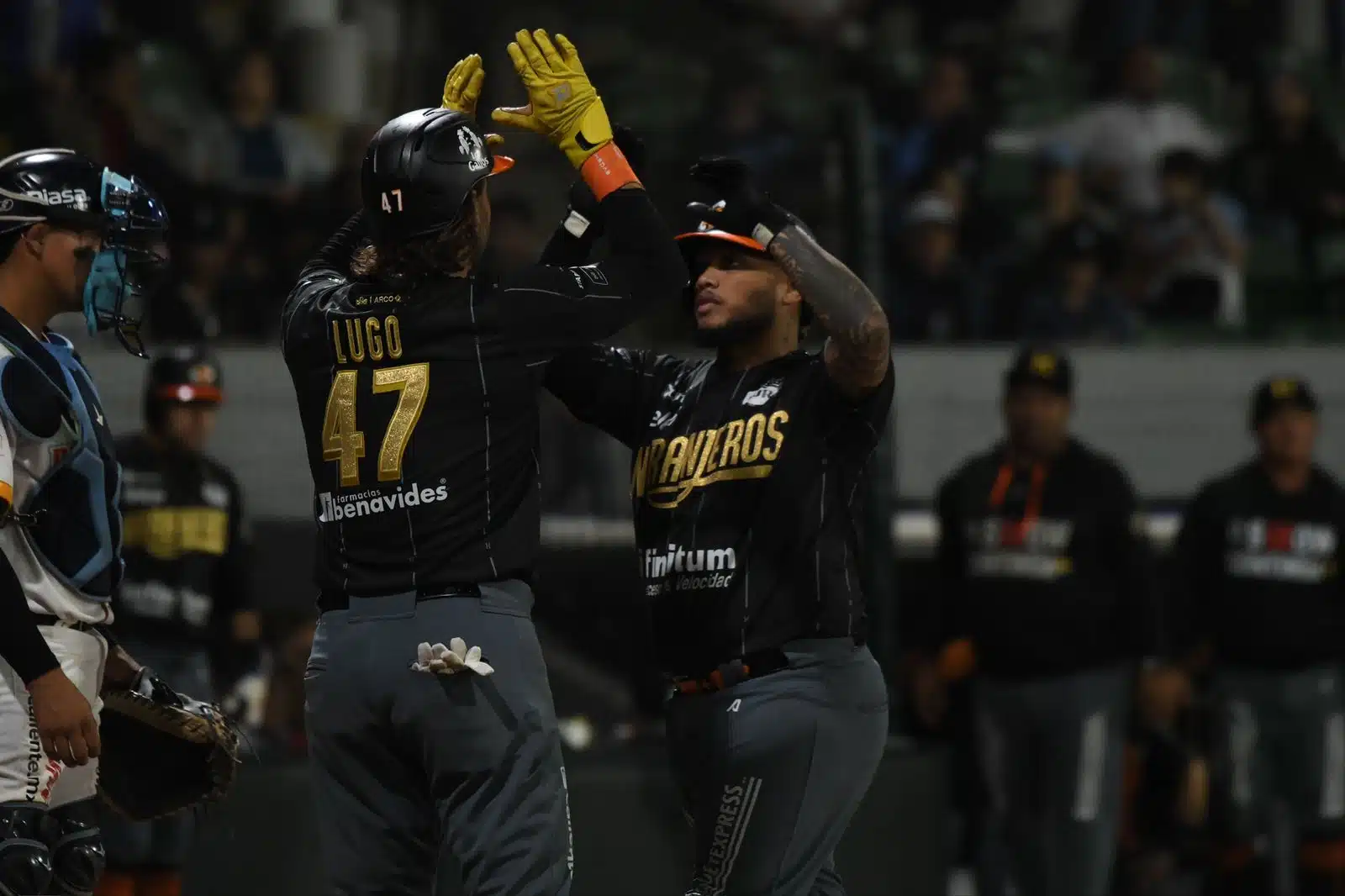 Naranjeros celebran victoria ante Guasave