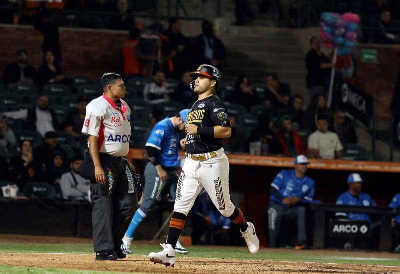 Juego entre Naranjeros y Algodoneros en la LMP.