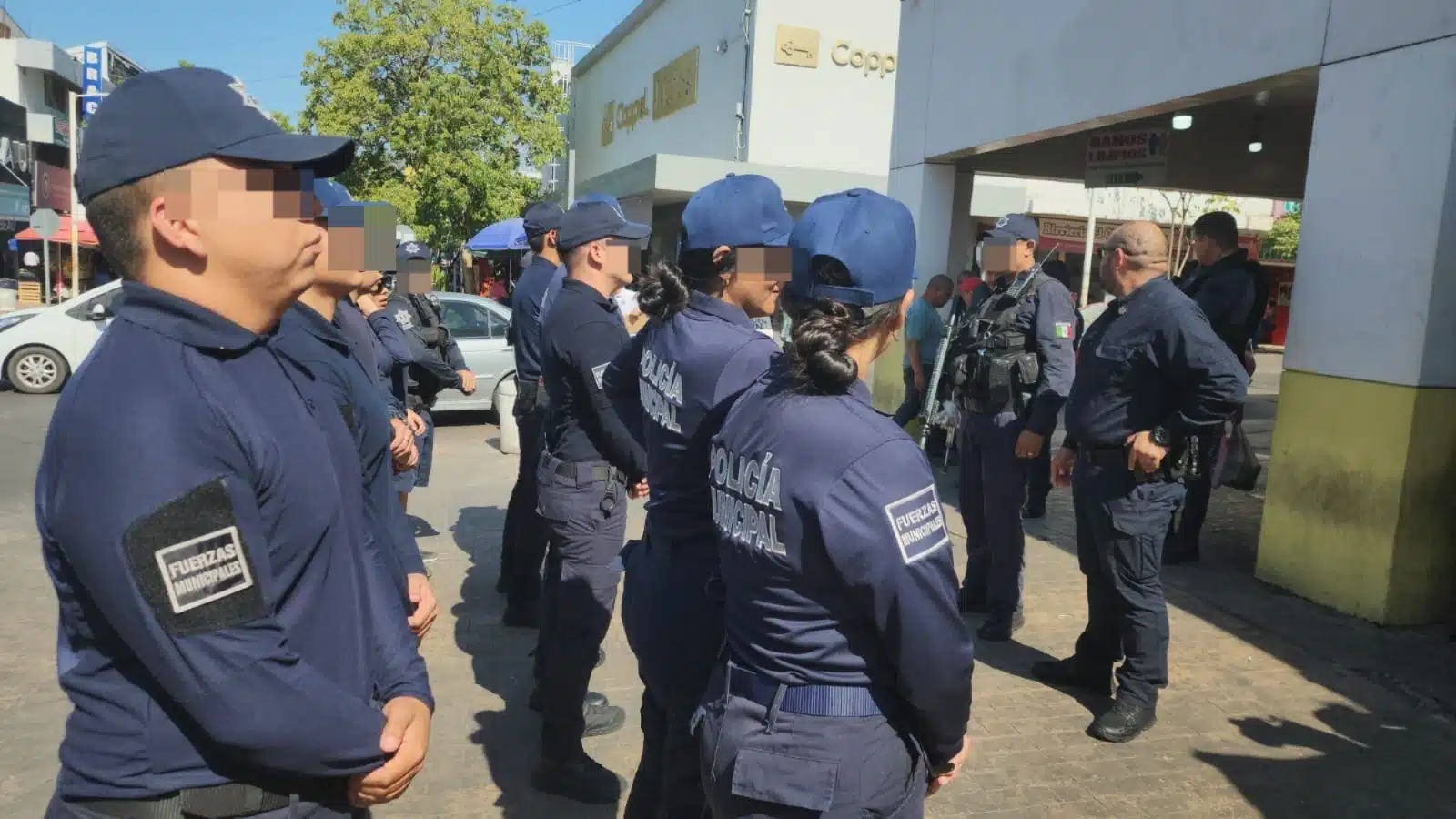 POLICÍAS EN EL CENTRO DE CULIACÁN