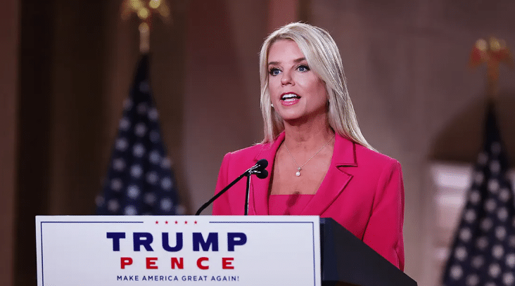 Tras declinación de Gaetz, Donald Trump anuncia a Pam Bondi como futura fiscal general de EU