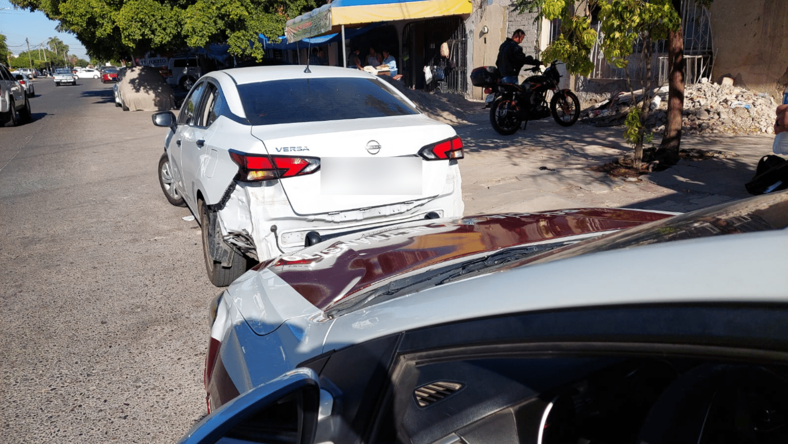 Provoca accidente entre auto y motocicleta en Los Mochis