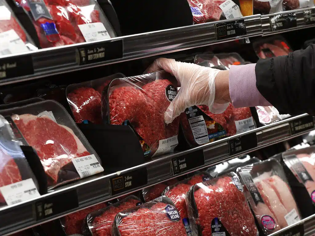 Retiran más de 75 mil kilos de carne molida por riesgo de contaminación en Estados Unidos