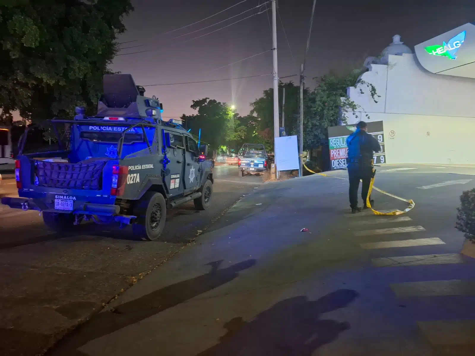 Agentes de la Policía Estatal Preventiva y Policías Investigadores del Estado en el lugar de lo ocurrido.