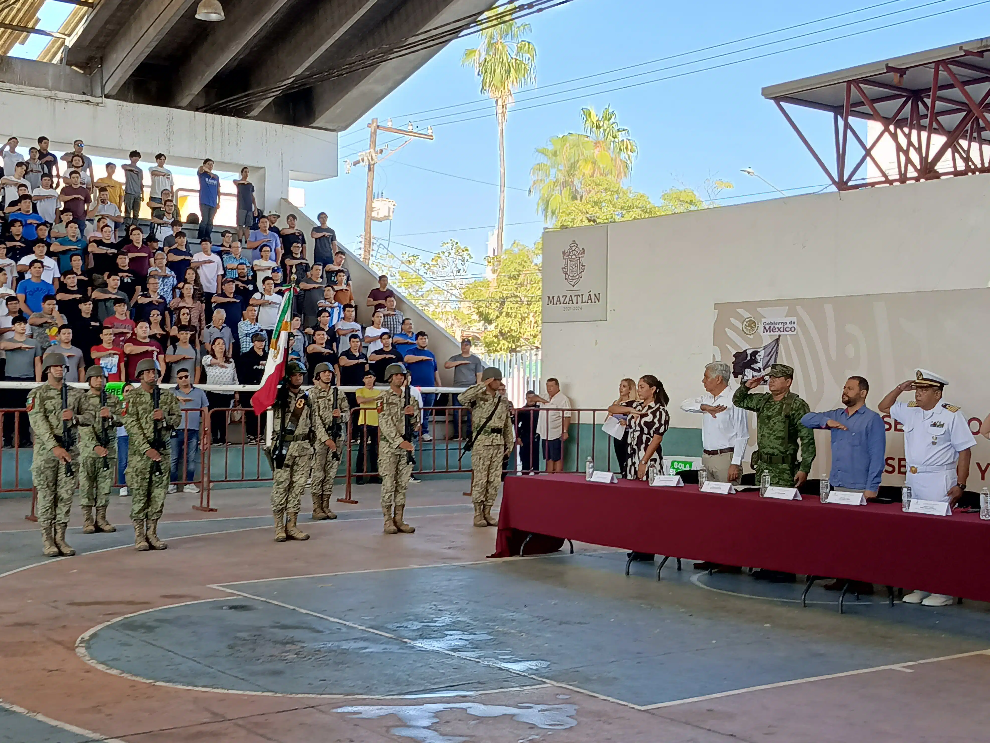 Jóvenes de Mazatlán acuden al sorteo del servicio militar 2024