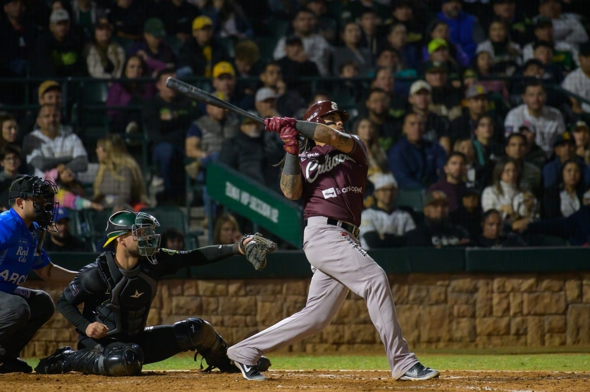 Sebastián Elizalde pegó jonrón por tres carreras en su regreso al beisbol después de una operación