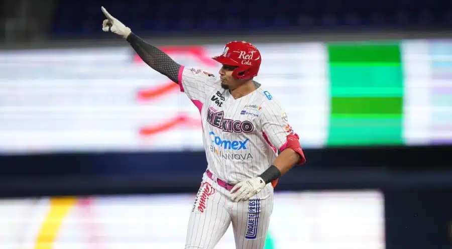 Aaron Altherr representando a México en la Serie del Caribe.