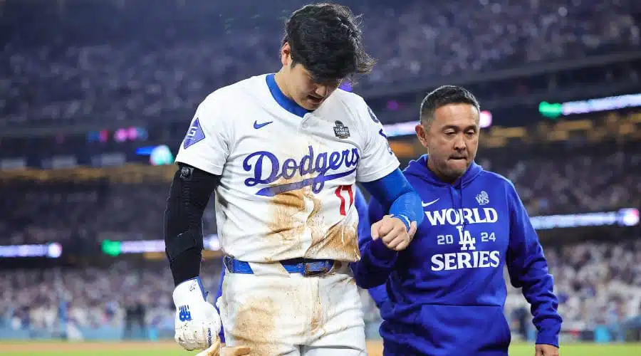 Shohei Ohtani intentó robarse la segunda colchoneta, un intento que fue fallido y que además le dislocó el hombro.