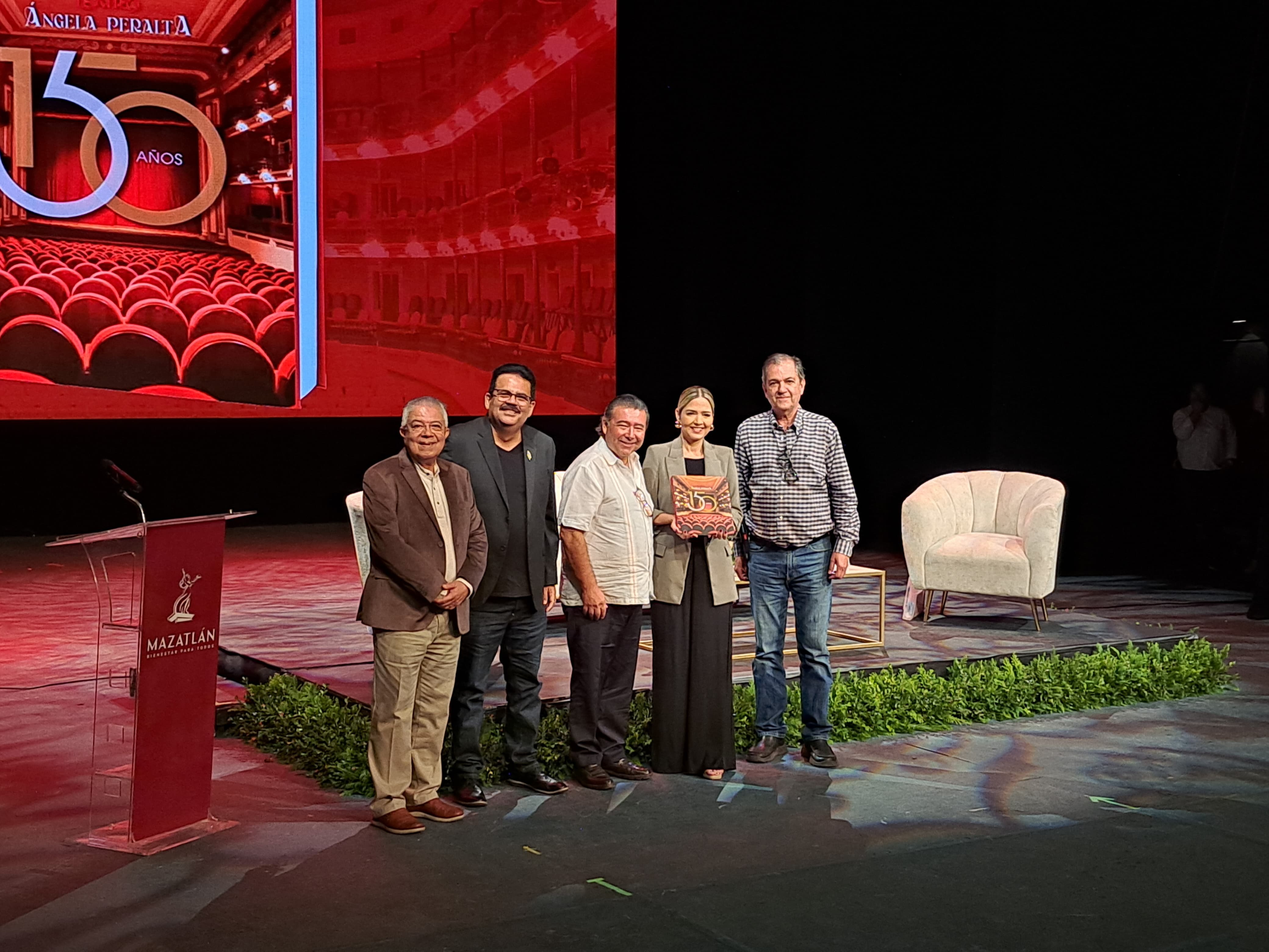 Celebración del 150 aniversario del teatro Ángela Peralta, en Mazatlán.